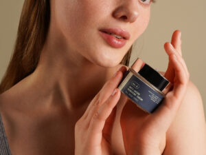 Yaşlanma Karşıtı Botoks Etkili Krem - Görsel 3