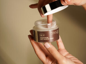 Leke Karşıtı Cilt Tonu Eşitleyici Krem - Görsel 3